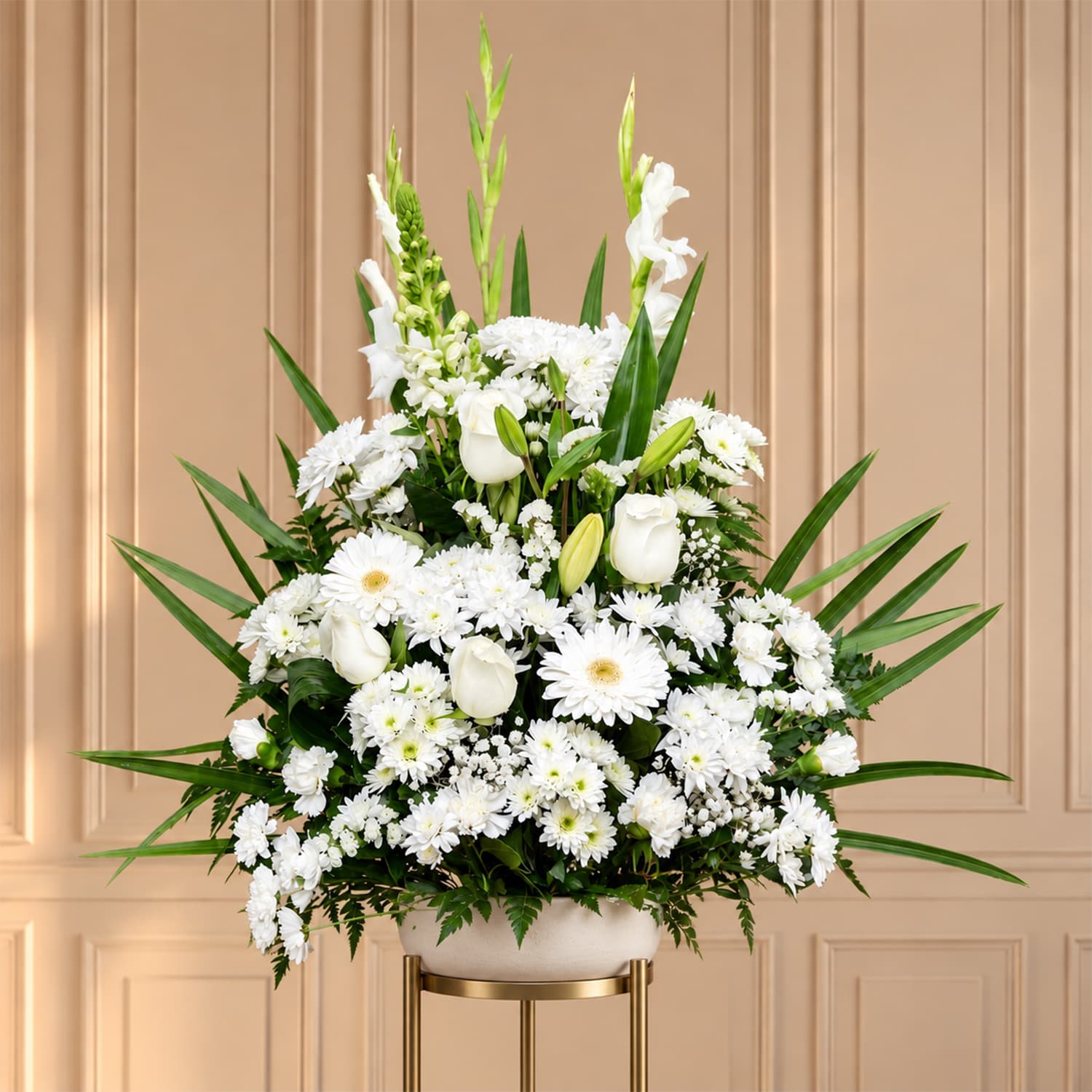 Centro floral de condolencias blanco puro
